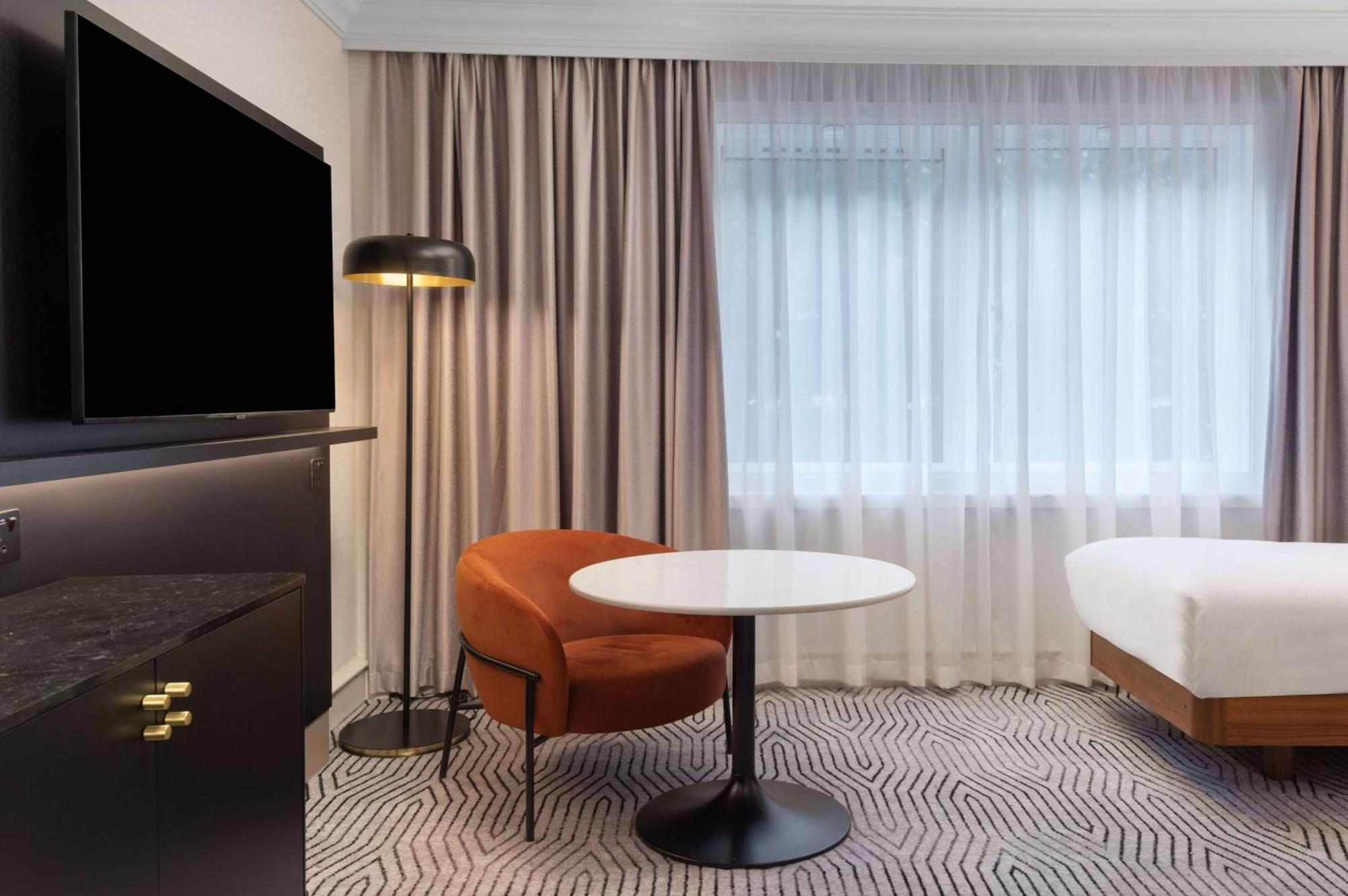 Готель Hilton London Olympia Екстер'єр фото