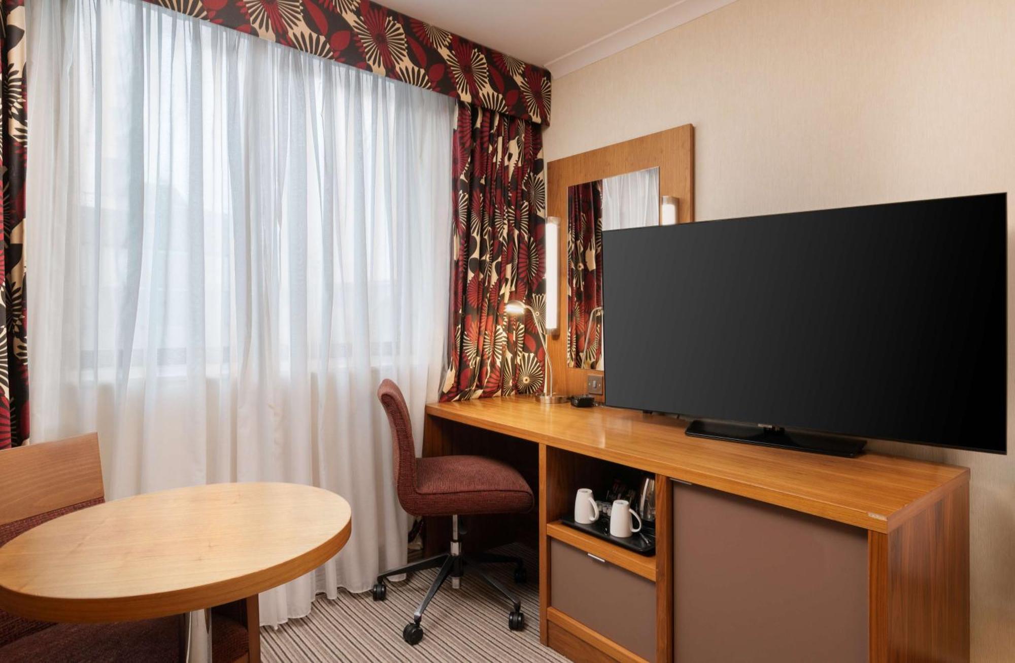 Готель Hilton London Olympia Екстер'єр фото