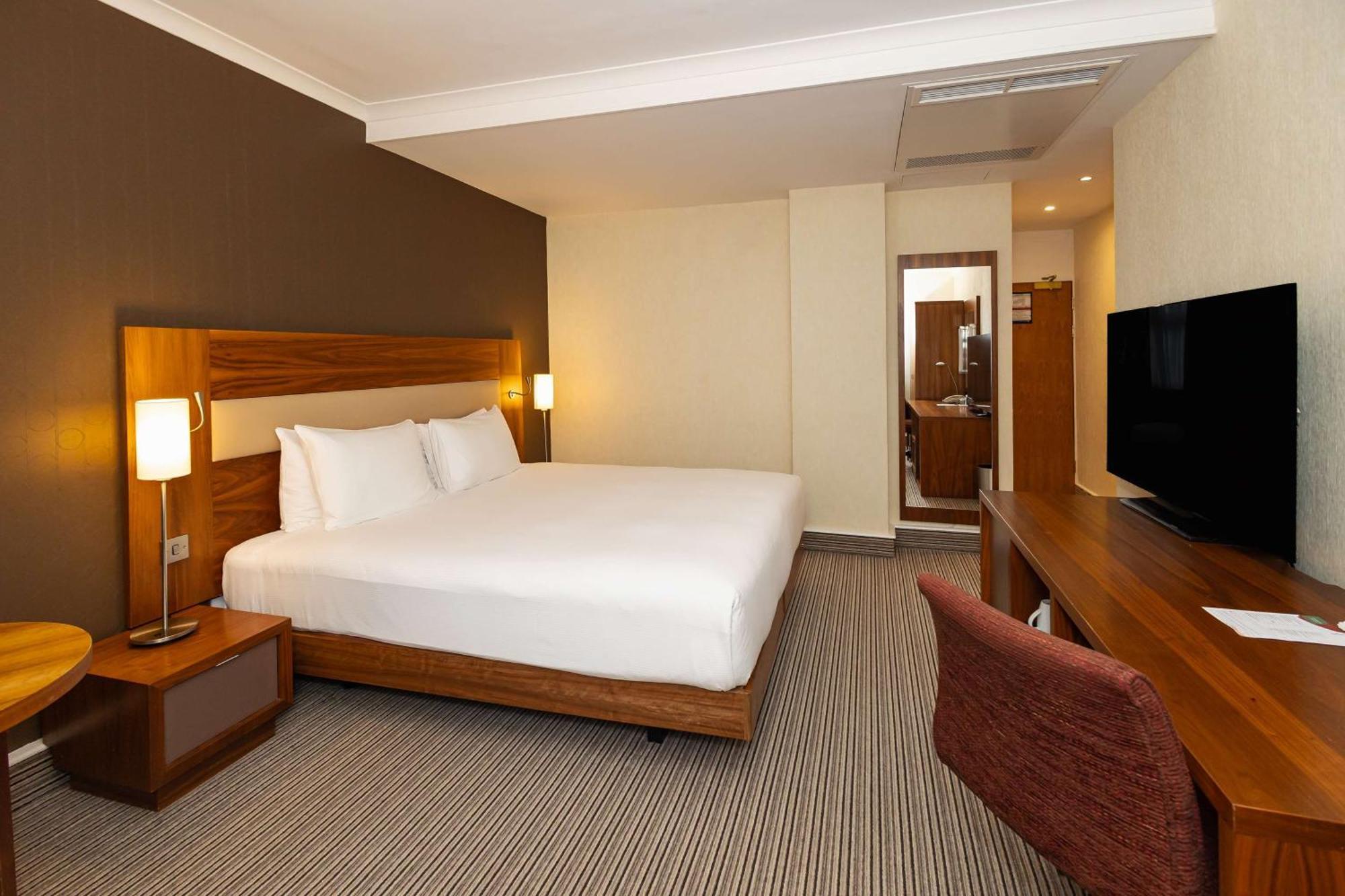 Готель Hilton London Olympia Екстер'єр фото