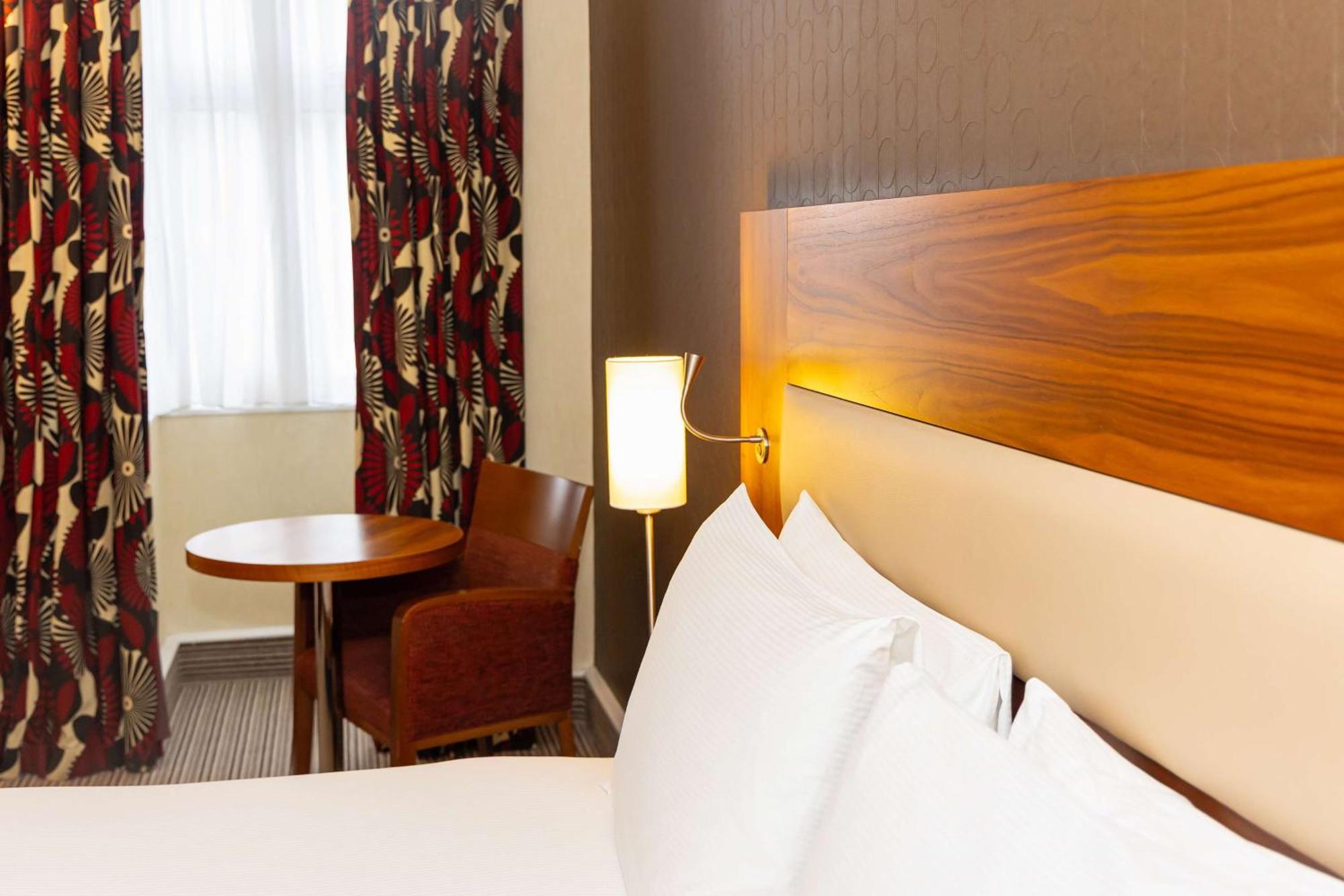 Готель Hilton London Olympia Екстер'єр фото