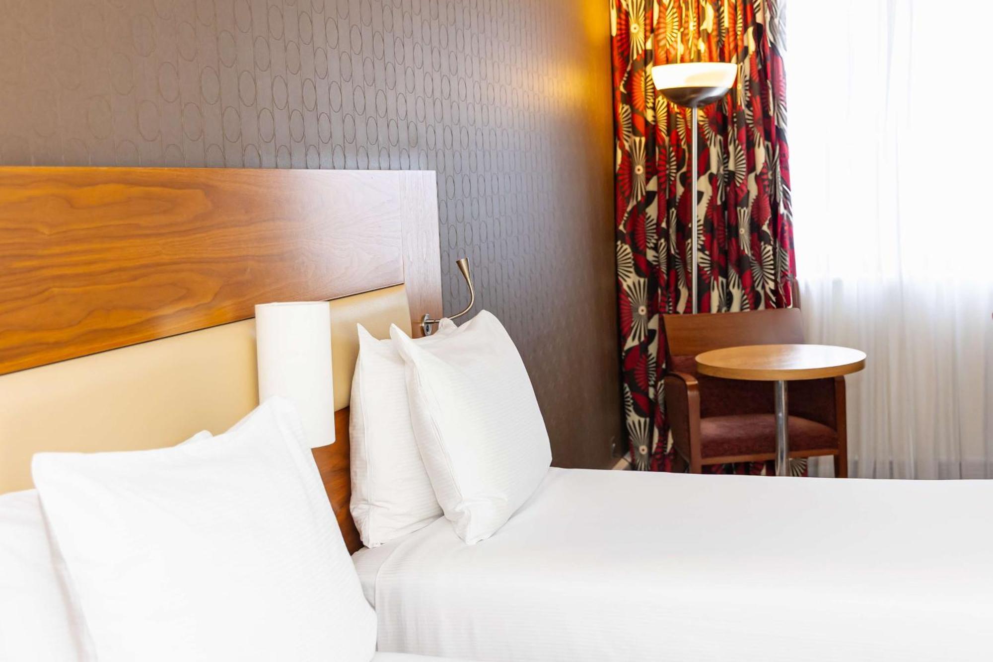 Готель Hilton London Olympia Екстер'єр фото