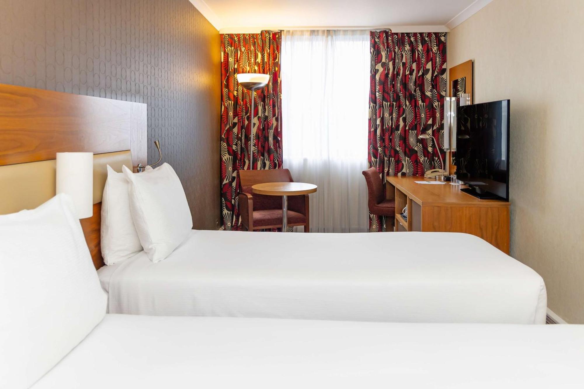 Готель Hilton London Olympia Екстер'єр фото